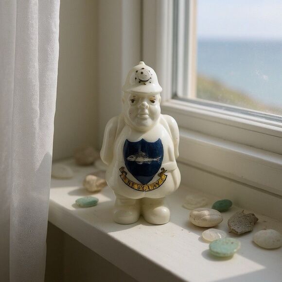 Vtg Savoy China Heraldic Porcelain Policeman Figurine with New Quay Crest 4” H - Picture 1 of 12